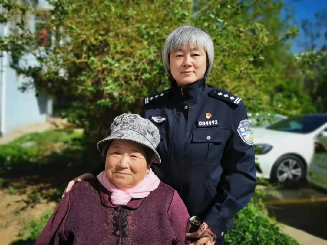 民警蜀黍说：爱本没有形状，但是妈妈的身影，却永远让人热泪盈眶